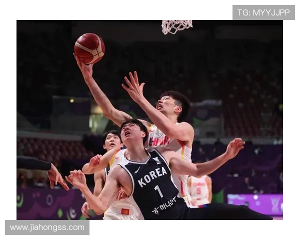 中国男篮全力备战亚洲杯 新阵容挑战强敌 展现团队协作精神